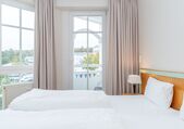 Schlafzimmer mit kleinen Balkon